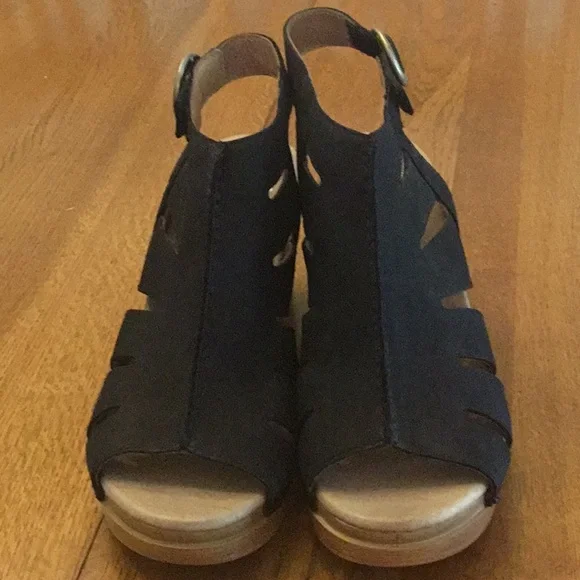 Woman’s Dansko black ankle strap heeled sandals. Size 40. Never worn! New! - Picture 2 of 9